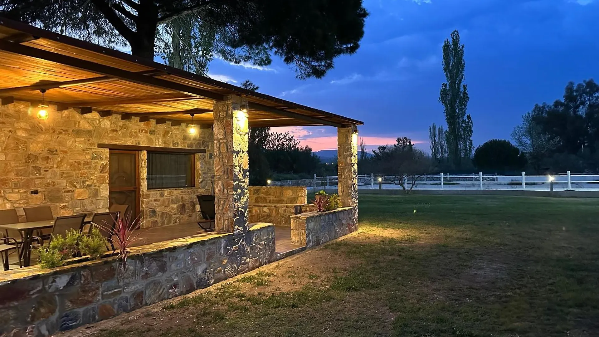 Villa Ippoliti contacts